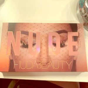 Huda Beauty New Nude Eyeshadow Palette